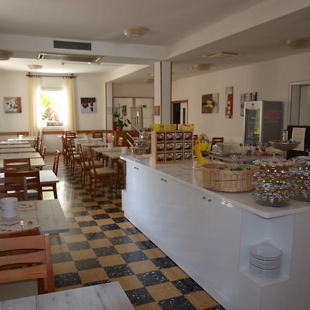 Albergo Larenzia Католика Екстериор снимка
