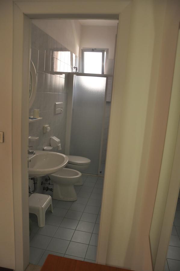 Albergo Larenzia Католика Екстериор снимка
