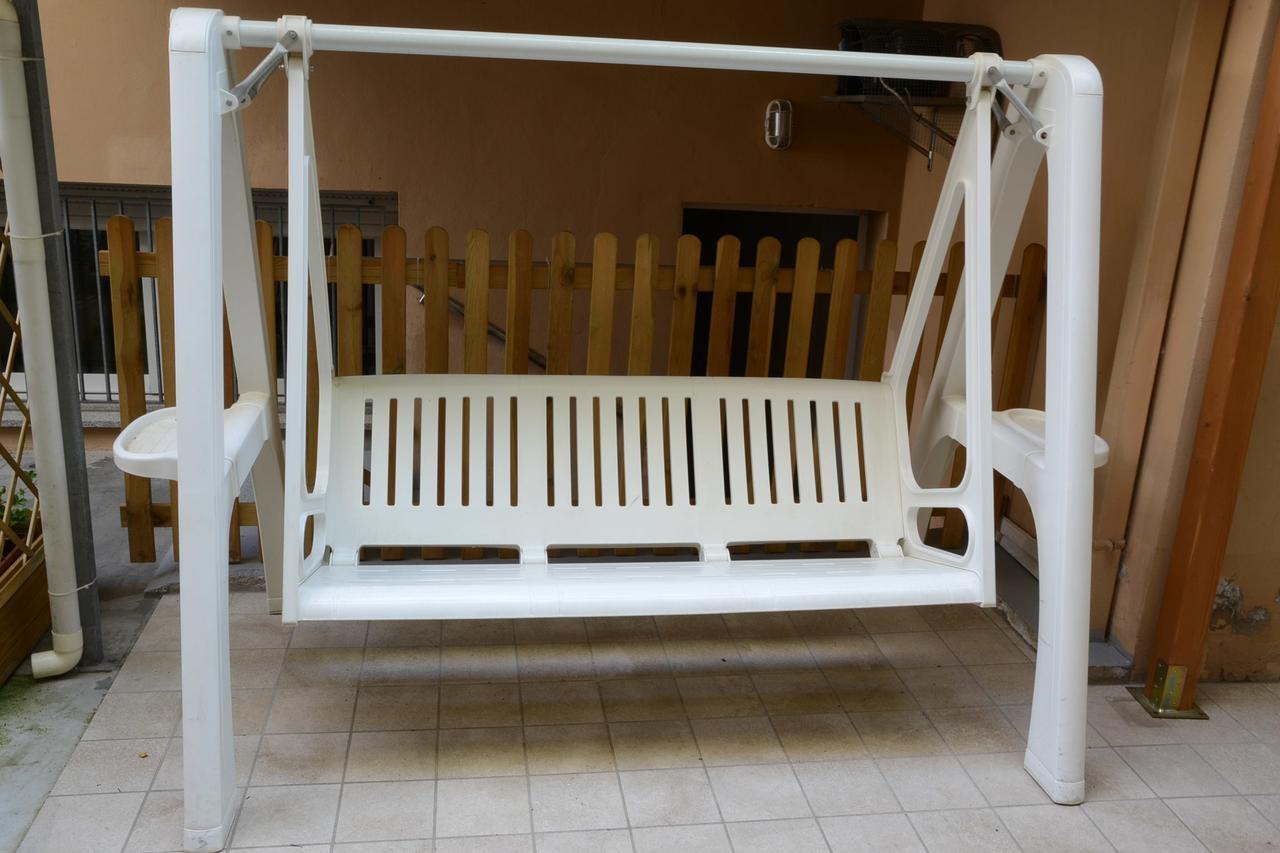 Albergo Larenzia Католика Екстериор снимка